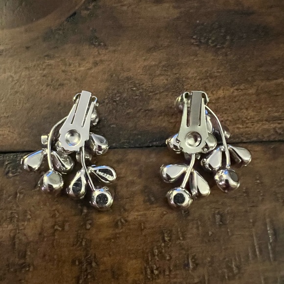 Vintage Albert Weiss Silver Tone and Crystal Clip On Earrings Formal - Picture 4 of 5